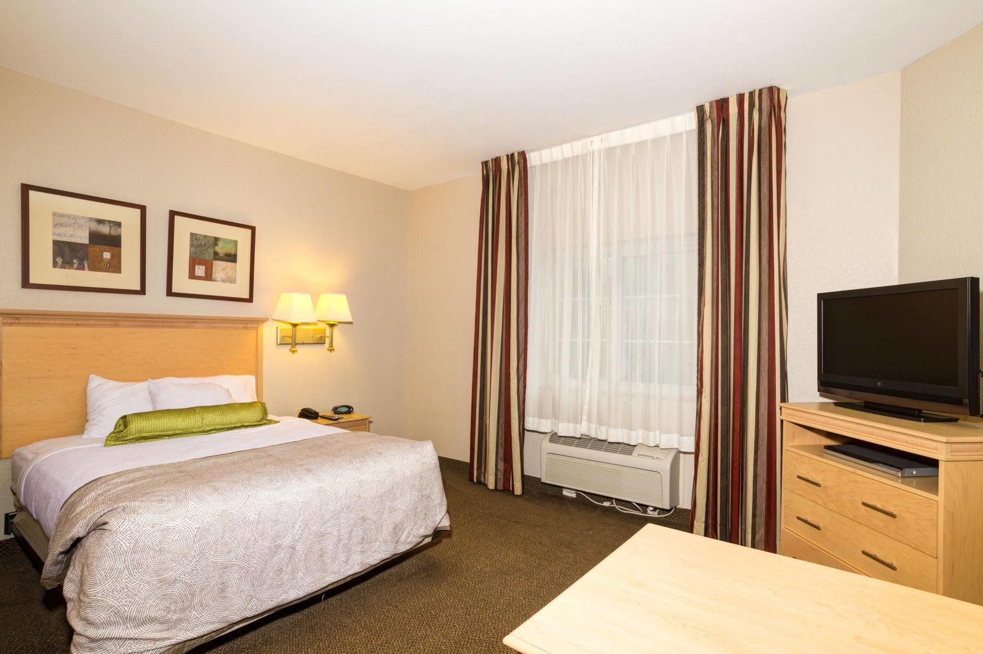 Candlewood Suites Fort Myers Interstate 75 By Ihg Exterior photo