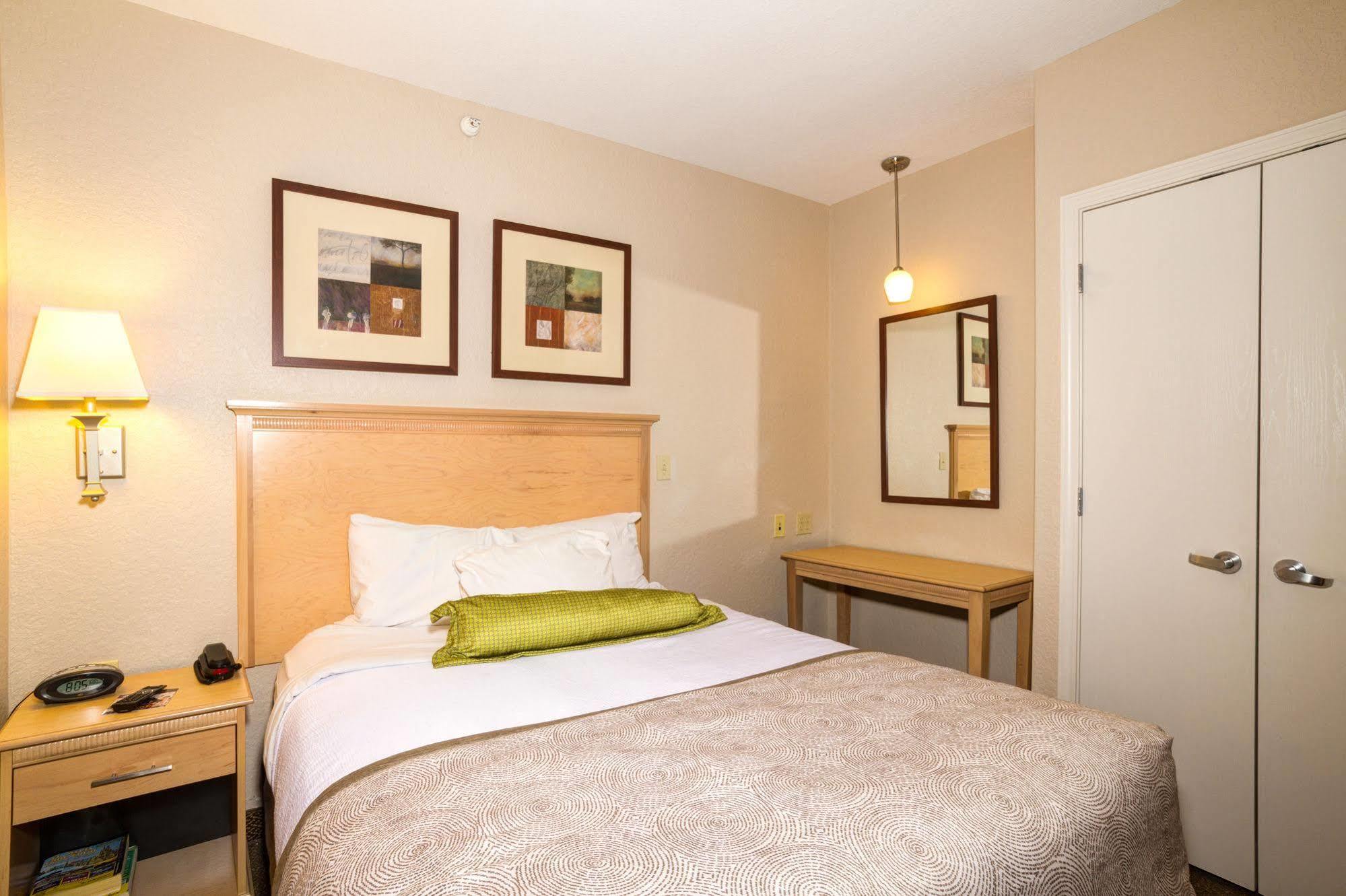 Candlewood Suites Fort Myers Interstate 75 By Ihg Exterior photo